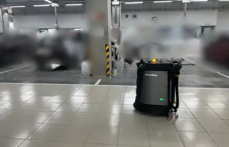 CenoBots L3 vận hành trong khu vực thương mại