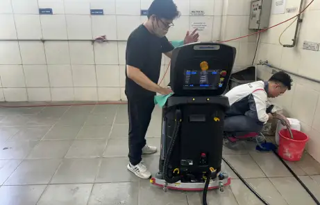 CenoBots L3 làm sạch trong nhà xưởng